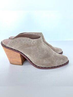 CHINESE LAUNDRY Beige Suede Silver Studded Pointed Closed Toe Clogs Mules Sz 8.5